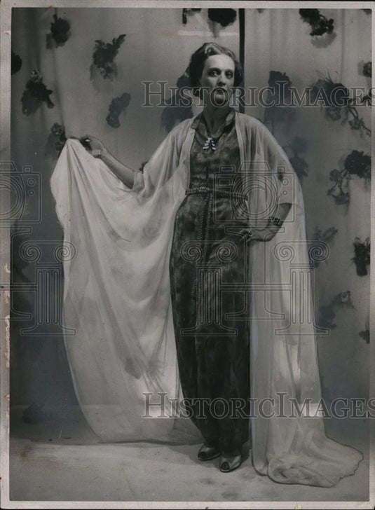 1937 Press Photo The Paris fashion of pajamas - Historic Images