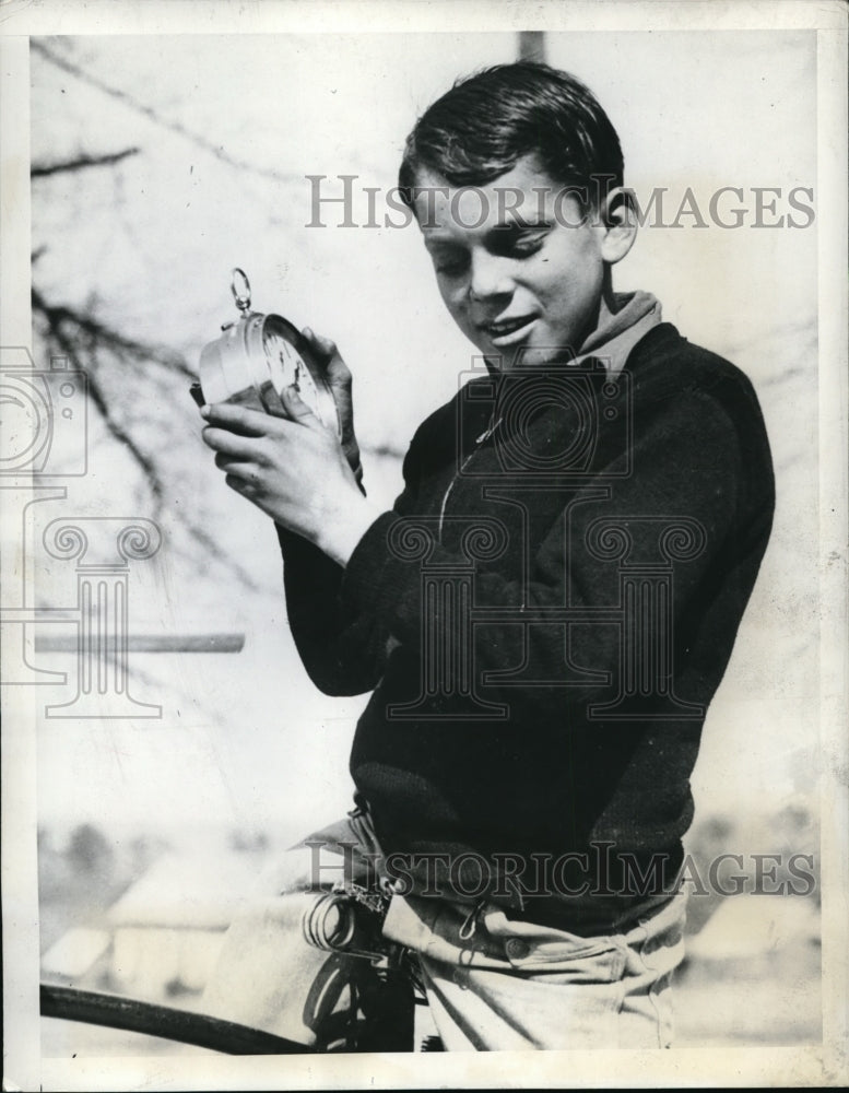 1938 Press Photo Stockbridge Georgia Clock Jack Grant Bicycle Hearing Sounds - Historic Images