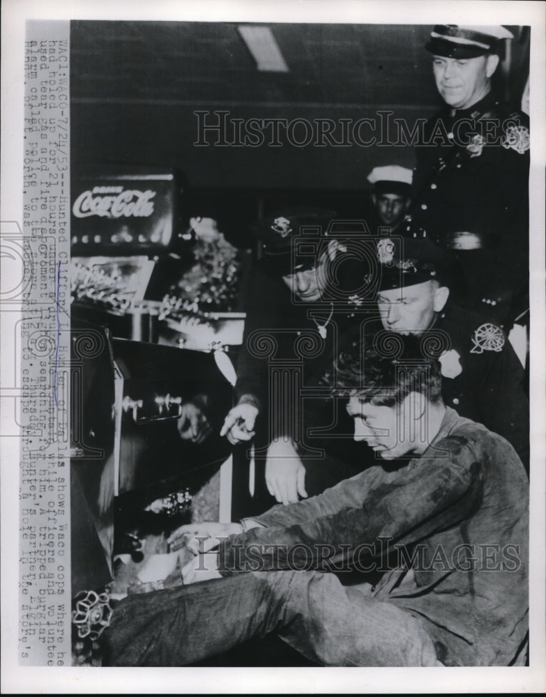 1953 Press Photo Clifford L. Hunter arrest by police officers - Historic Images