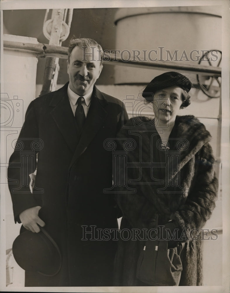 1938 Press Photo Lord &amp; Lady Stanley aboard S.S. Acquitania - Historic Images