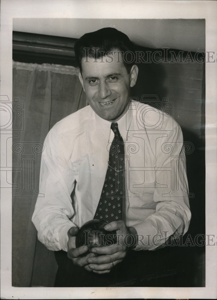 1941 Press Photo Eddie Funaro truck driver won annual Jack White Tournament - Historic Images