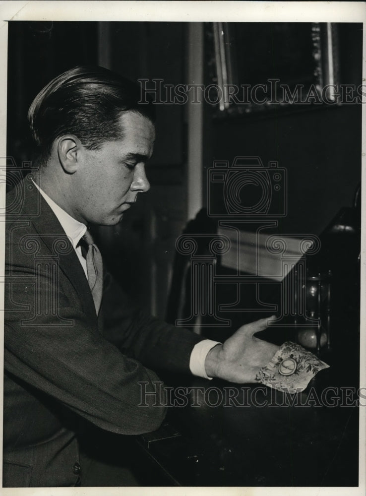 1931 Press Photo Lock of Washington&#39;s hair part of Museum Collection - Historic Images