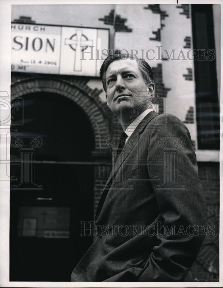 1963 Press Photo NBC narrator Ray Scherer in The Quiet Revolution, Friday May 24 - Historic Images