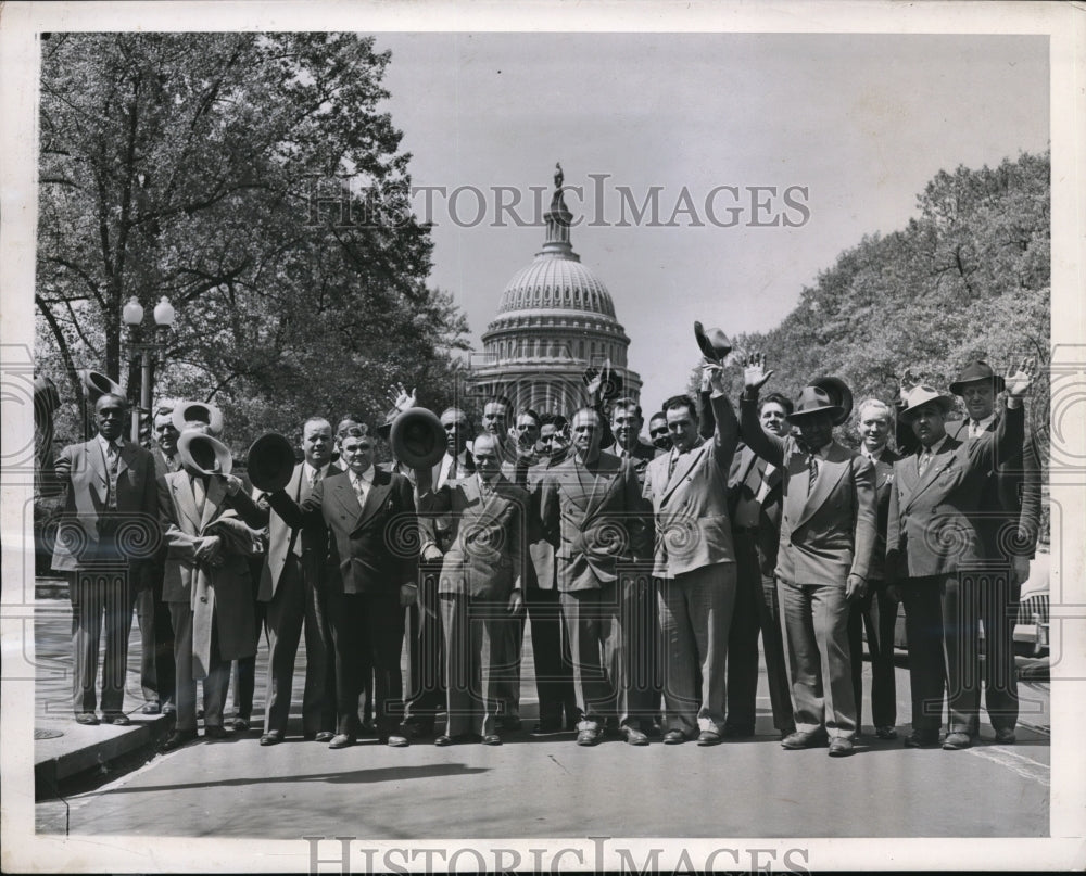 1946 Press Photo Thirty-man delegation from CIO packing house workers union - Historic Images