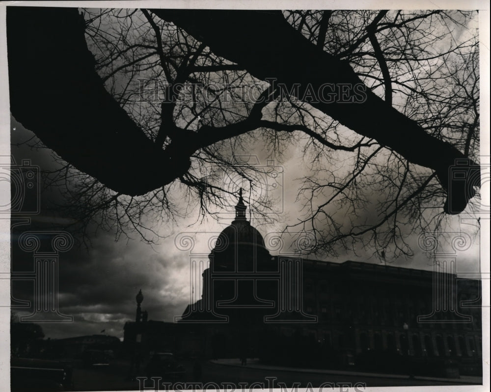 1938 Press Photo Dark clouds over Capitol in Washington, D.C. - Historic Images
