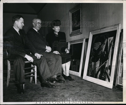 1949 Press Photo Paintings on the Floor - Historic Images