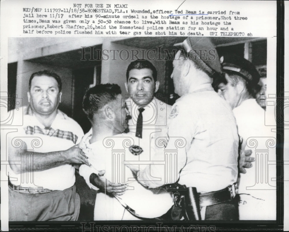 1958 Press Photo Wounded officer Ted Beam after being hostage of prisoner - Historic Images