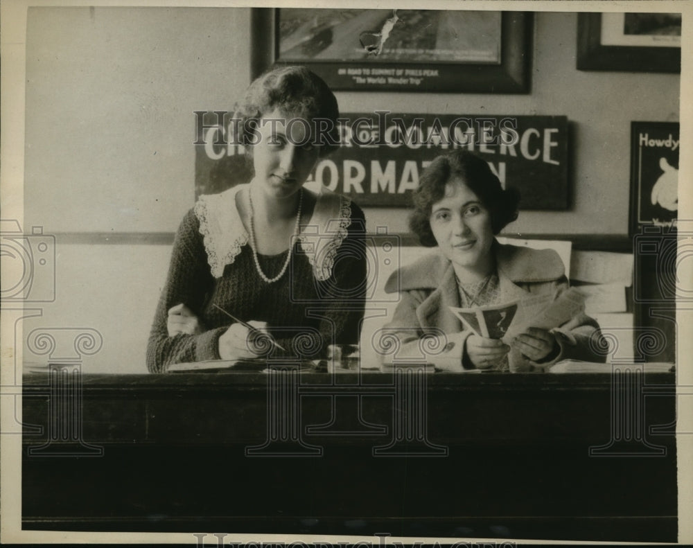1923 Press Photo Miss Martha Blockner and Miss Bernice Brylis - Historic Images