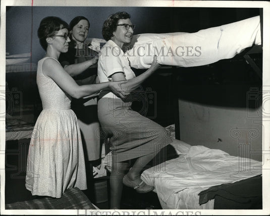 1967 Press Photo Mrs. Mark K. Poole,Mrs. Robert Runge and Miss Katie Fendler - Historic Images
