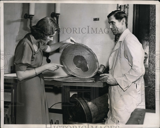 1936 Press Photo Kitty Kelly learns the other use of wax - Historic Images