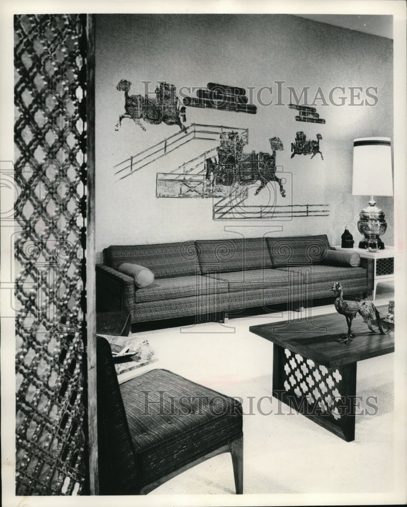 1960 Press Photo For the interior of drama and importance a 4 panel scenic adapt - Historic Images