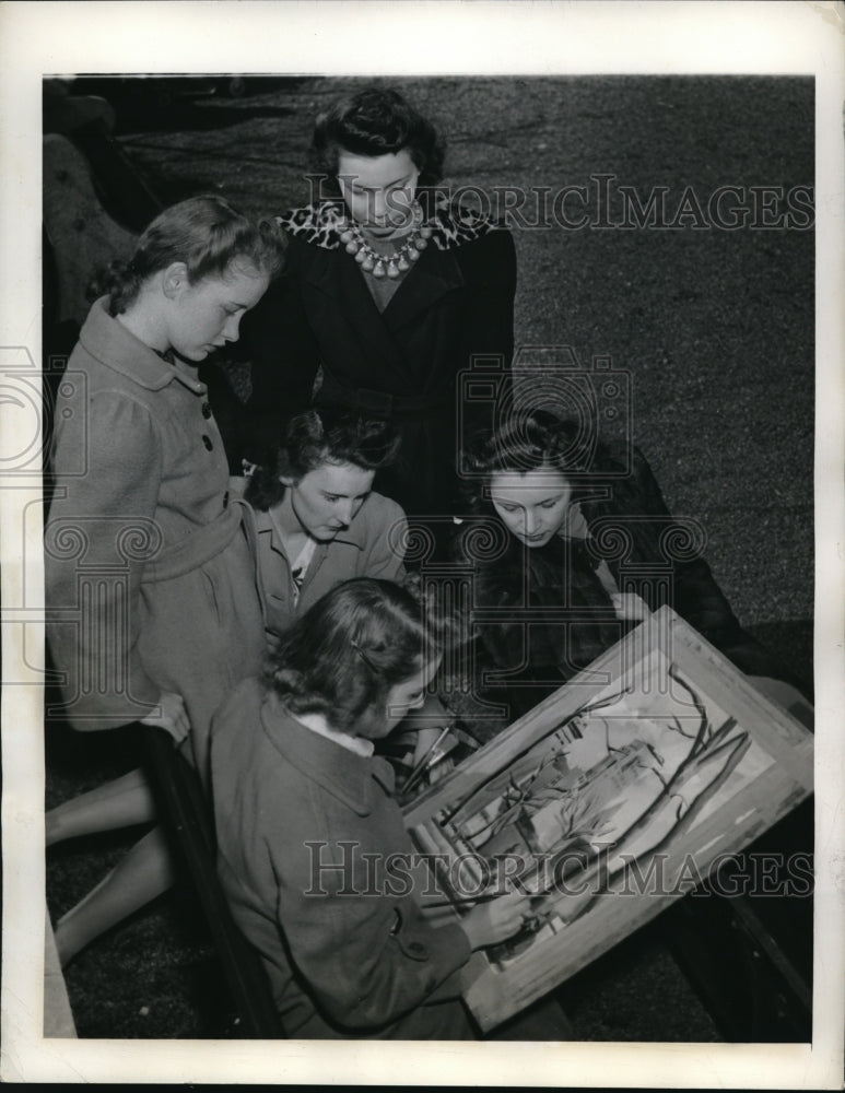 1932 Press Photo Philadelphia Jean Darby a Quaker City Artist paints a - Historic Images