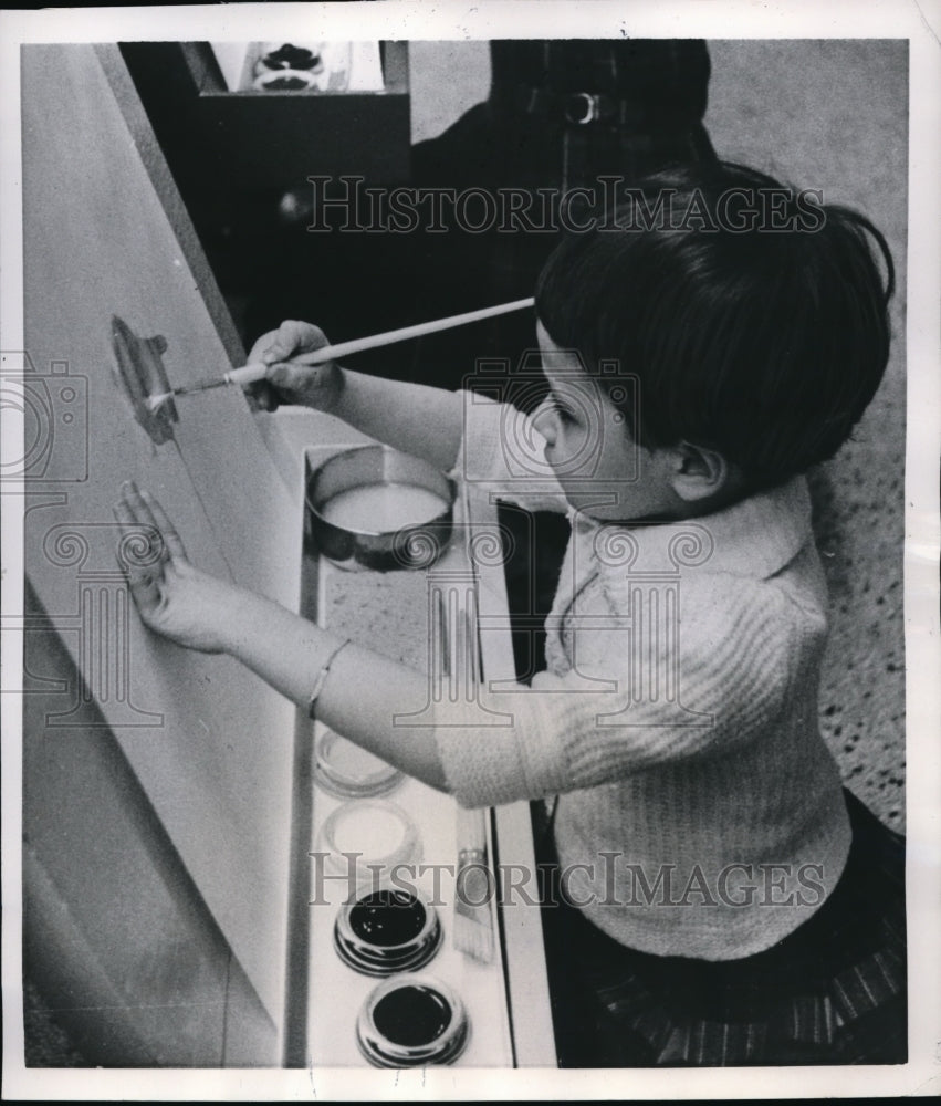 1957 Italian Child Paints At Children&#39;s Carnival In Milan - Historic Images