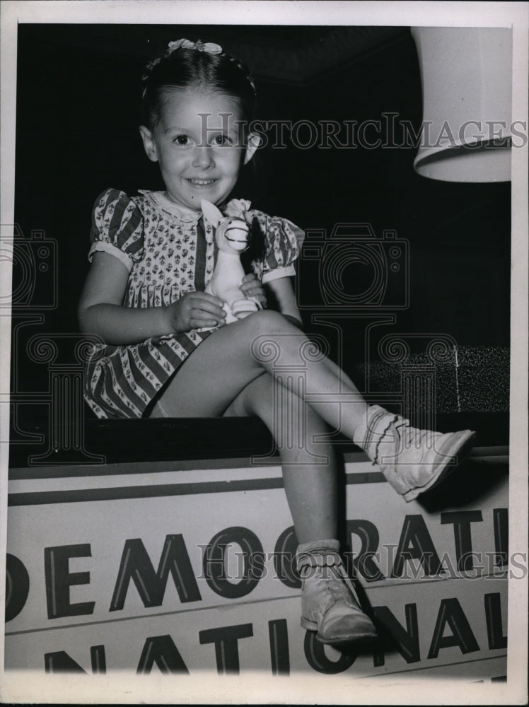 1944 Press Photo Judy Bonewitz with Ambie, most photographed donkey - Historic Images