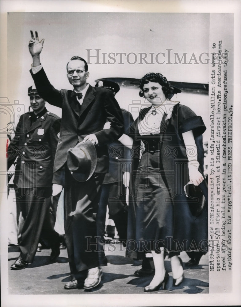 1953 Press Photo Willaim Otis &amp; wife Laurabelle newsman freed by Czechs - Historic Images