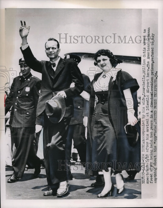 1953 Press Photo Willaim Otis & wife Laurabelle newsman freed by Czechs - Historic Images