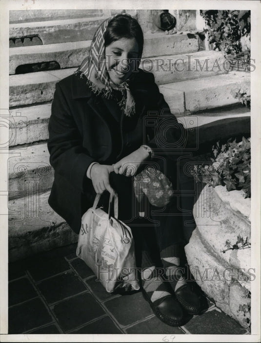 1966 Press Photo  of Maritne in her Chinese traveling gear reflects her year in - Historic Images