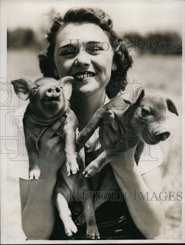 1938 Press Photo Petaluna Calif Hildegard Kurtenbach's 2 little pigs will only - Historic Images