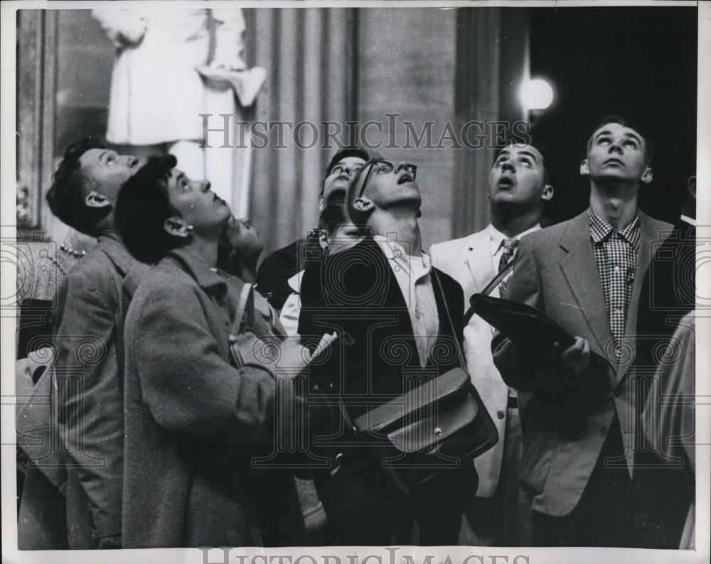 1956 Press Photo Capitol rotunda in Wash DC  visitors stare at ceiling in awe - Historic Images