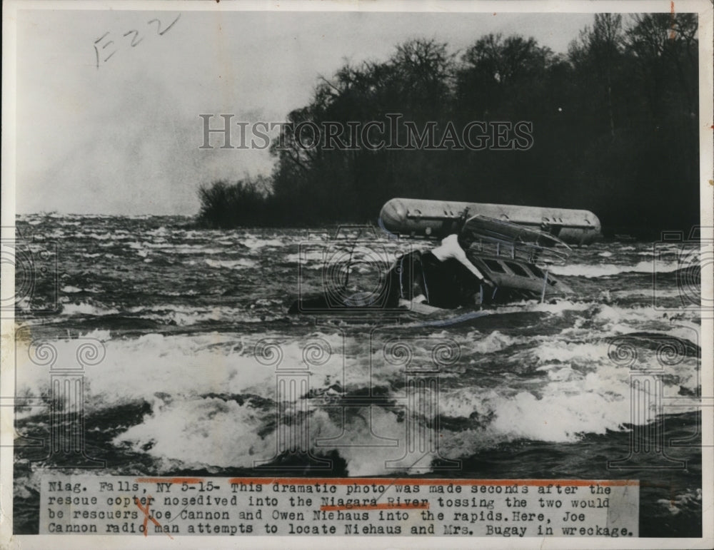 1950 Press Photo Niagara Falls NY rescue copter crashes in river - Historic Images