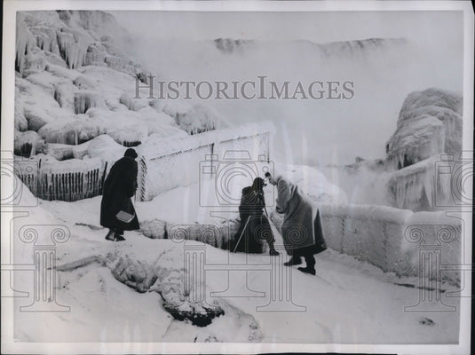 1957 Press Photo Niagara Falls NY  the river frozen over in the winter - Historic Images