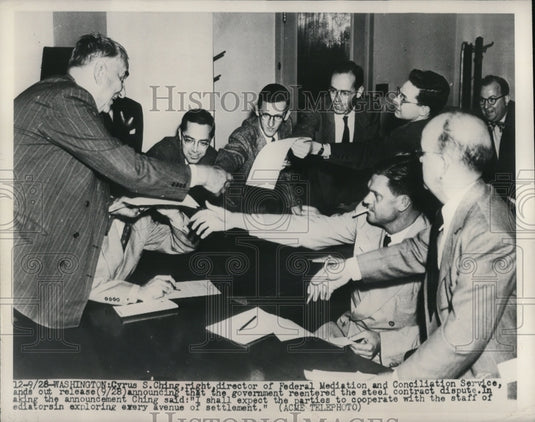1949 Press Photo Cyrus S. Ching Director Of Federal Mediation Announcing - Historic Images