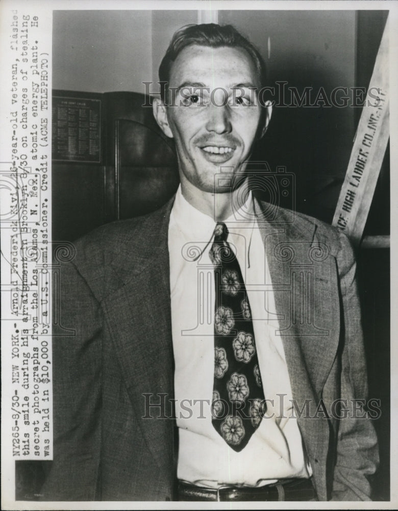 1947 Press Photo Arnold Frederick Kivi charged of stealing secret pictures - Historic Images