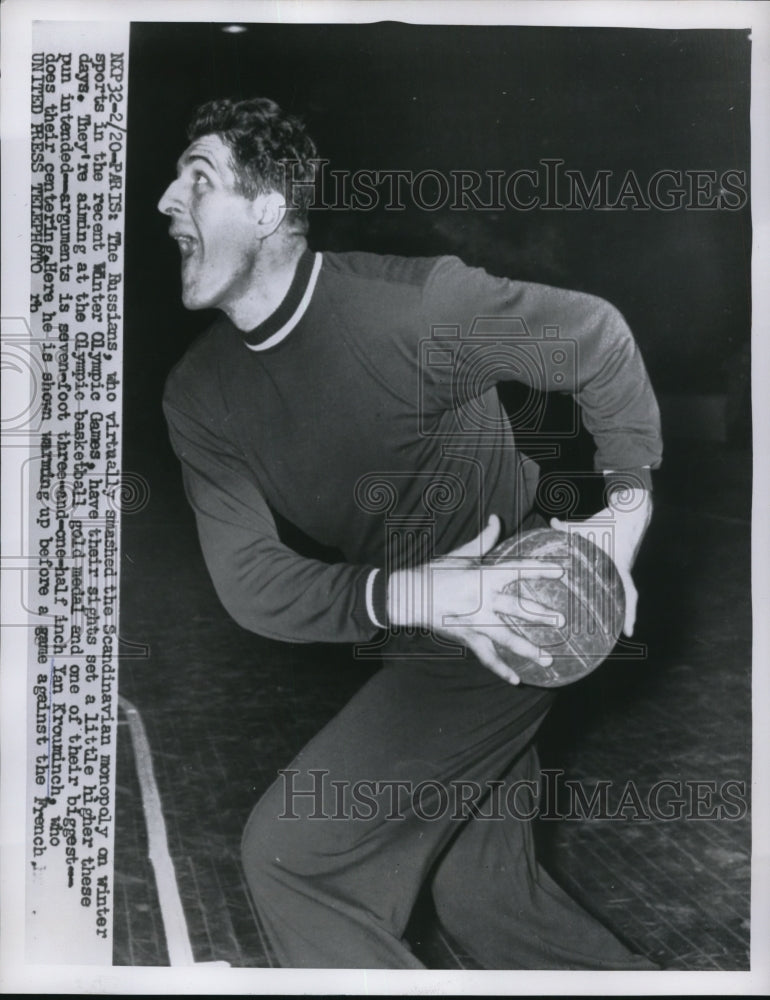 1956 Press Photo Paris Yan Krouminch Russian basketball at Olympics - Historic Images