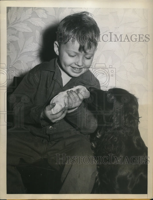 1946 Press Photo Hutchinson Kans Jerry Lee Knight & cocker spaniel - Historic Images