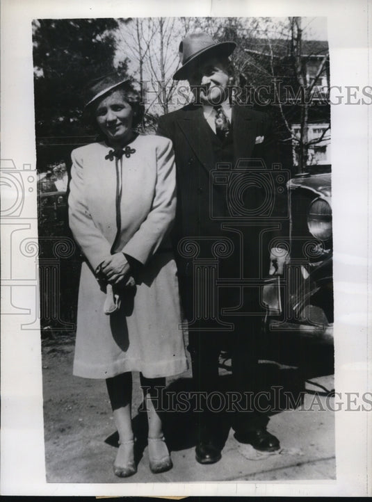 1946 Press Photo Mr Mrs Abraham Kohn and Four Sons Disappear Mamaroneck New York - Historic Images