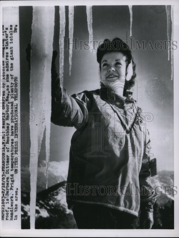 1963 Press Photo Barbara Dittmer of Boothbay Harbor admires winter handwork - Historic Images