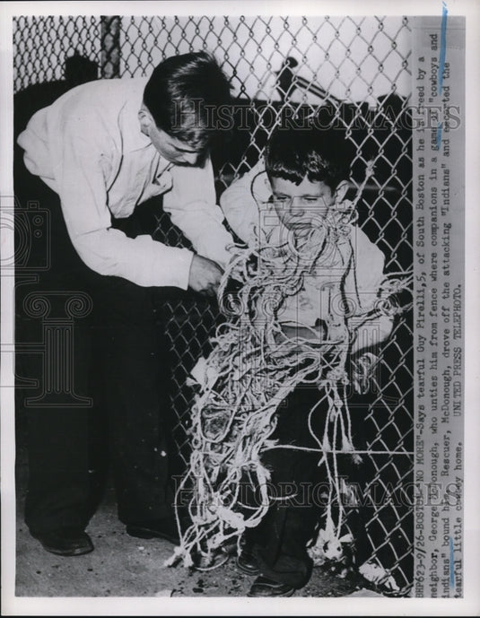 1952 Press Photo Guy Pirelli freed by his neighbor George McDonough - Historic Images