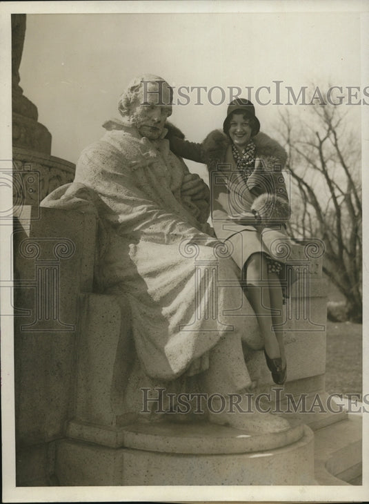 1930 May Alexander, in strong arms of John Erickson Statue at Wash.-Historic Images