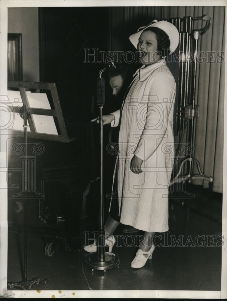 1937 Press Photo Henrietta Koscianski Vocalist on WOR Mutual Network - Historic Images