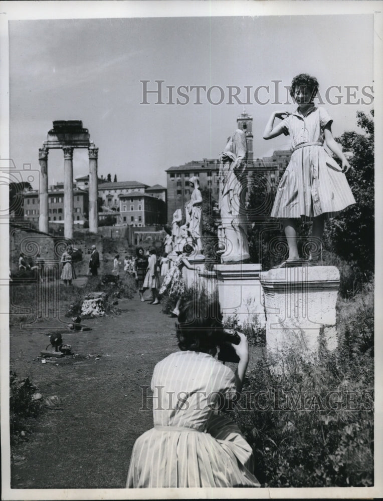 1960 Press Photo Row of the Ancinet Statues of Pagan Gods at the Roman Forum. - Historic Images