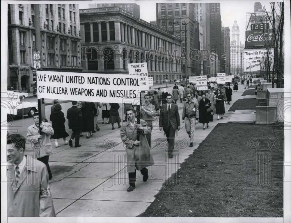 1958 Press Photo American Friends Service Committee Parade in Chicago - Historic Images