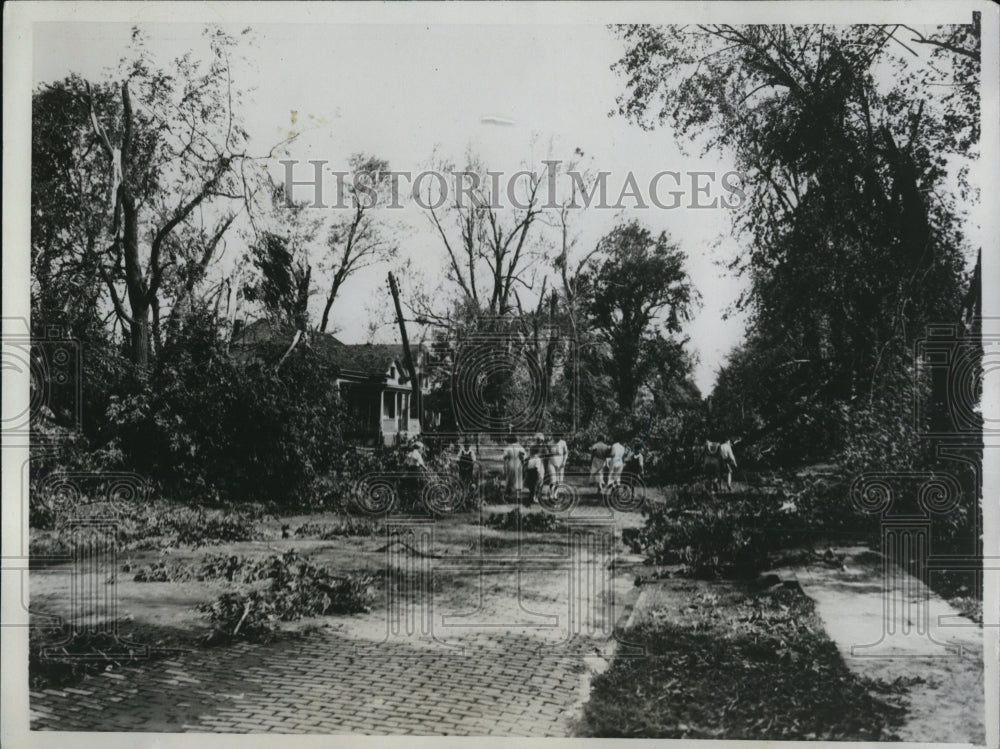 1934 Press Photo Street Scene in Jacksonville Ill. After Tornado hits. - Historic Images