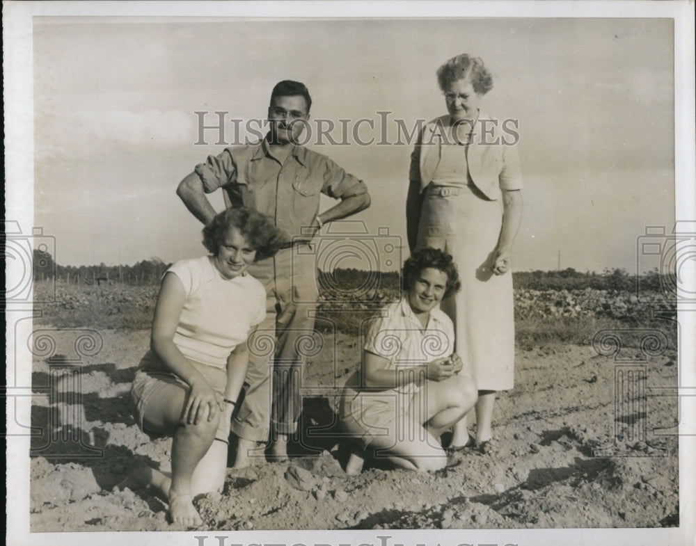 1955 Press Photo Members of the International Farm Youth Exchange - Historic Images