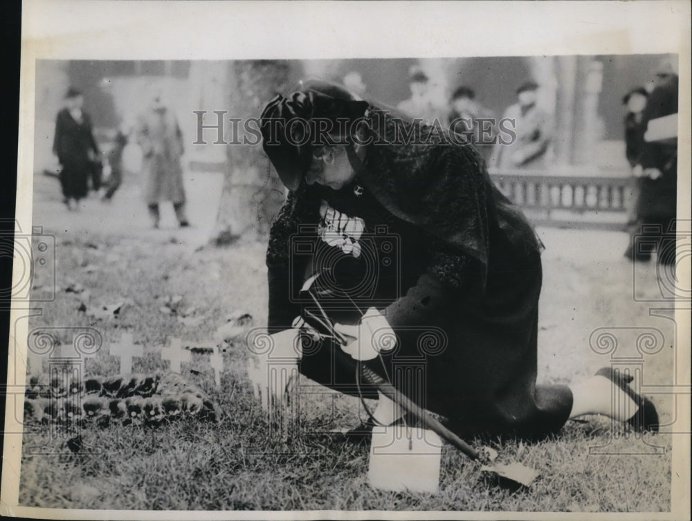 1939 Press Photo Mrs Carter British War Hero&#39;s wife in Armistice  Day Ceremony - Historic Images