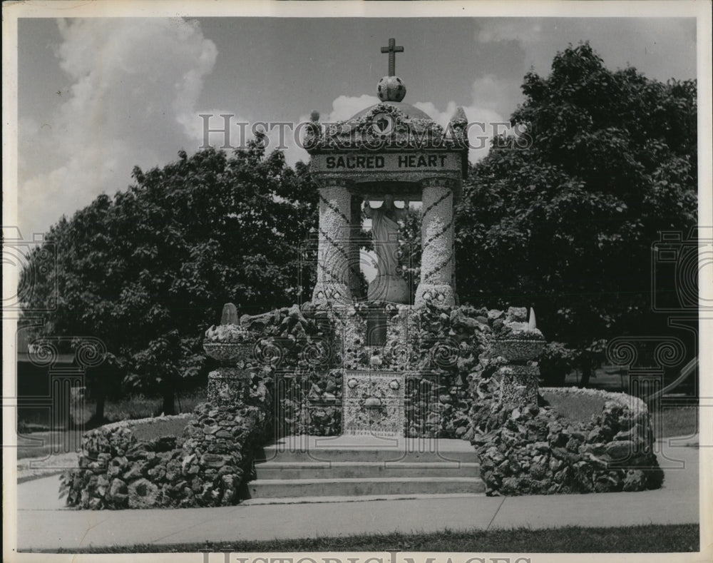 1952 Press Photo Shrine of the Sacred Heart - Historic Images