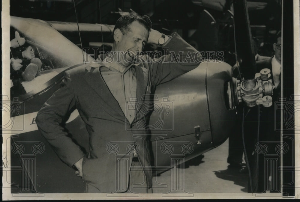 1951 Press Photo Max Conrad Breaks Transcontinental Record - Historic Images