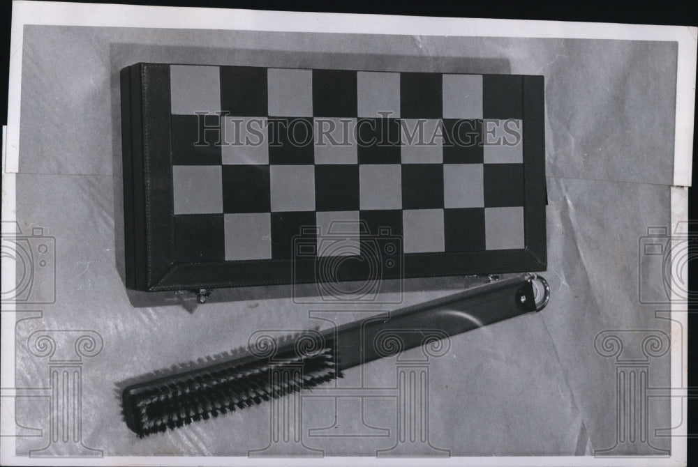 1959 Press Photo Checker board that can be use for backgammon games - Historic Images