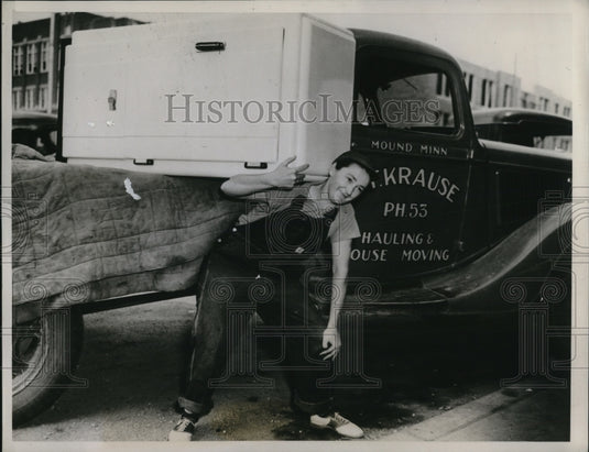 1938 Press Photo Evelyn Krause on Men's Job - Historic Images