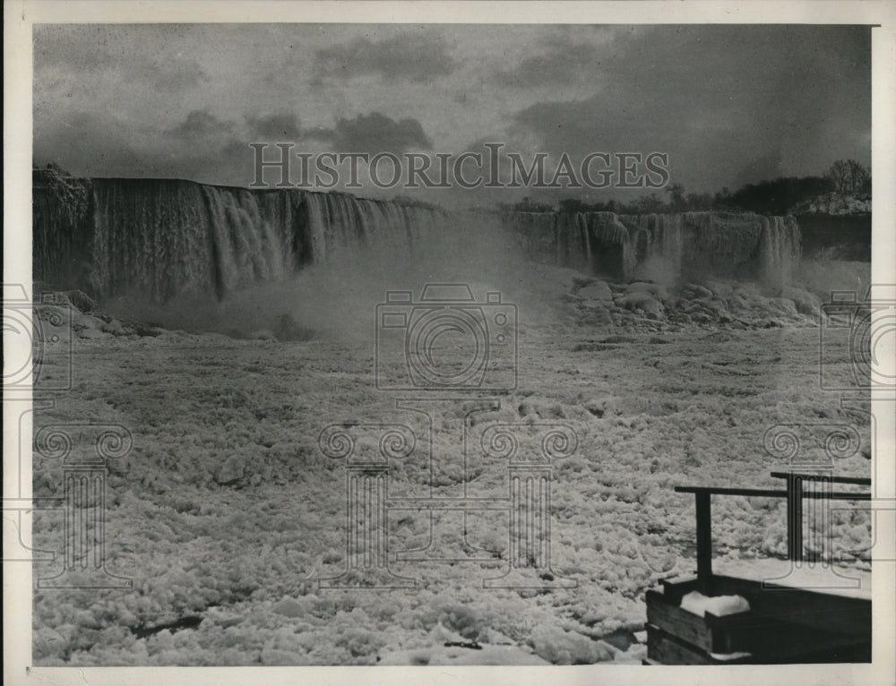 1940 Press Photo The mighty waters of the American Falls - Historic Images