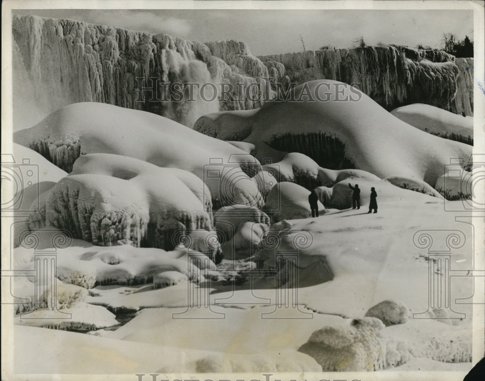 1927 Press Photo The American Fall at Niagara in a beautiful cleak of ice. - Historic Images