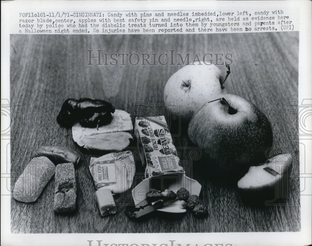 1971 Press Photo Fruits and Candies with blades used to threaten Police - Historic Images