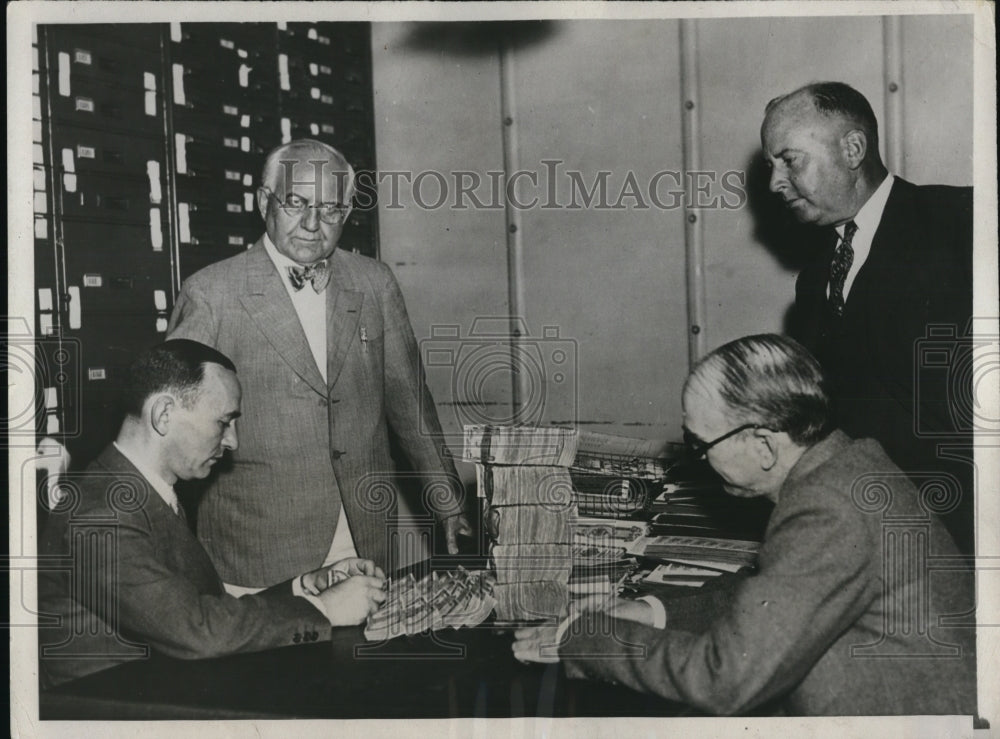 1932 Press Photo Los Angeles County Treasurer Officials and Auditor on Stealing - Historic Images
