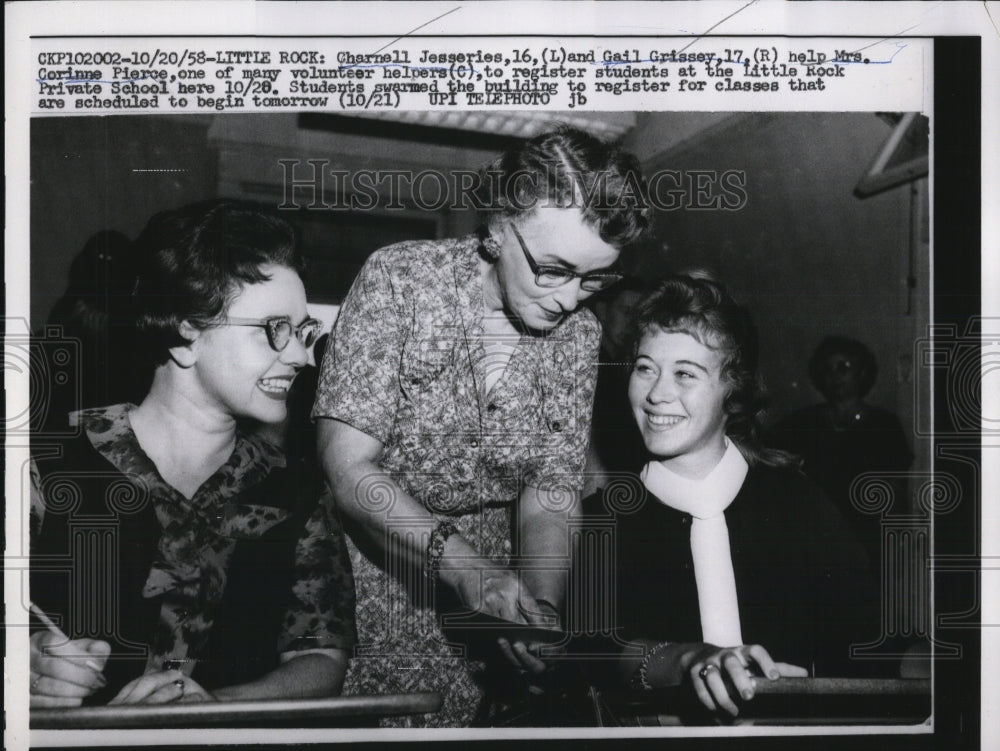 1958 Press Photo Charnell Jesseries and Gail Grissey help Mrs. Corinne Pierce - Historic Images