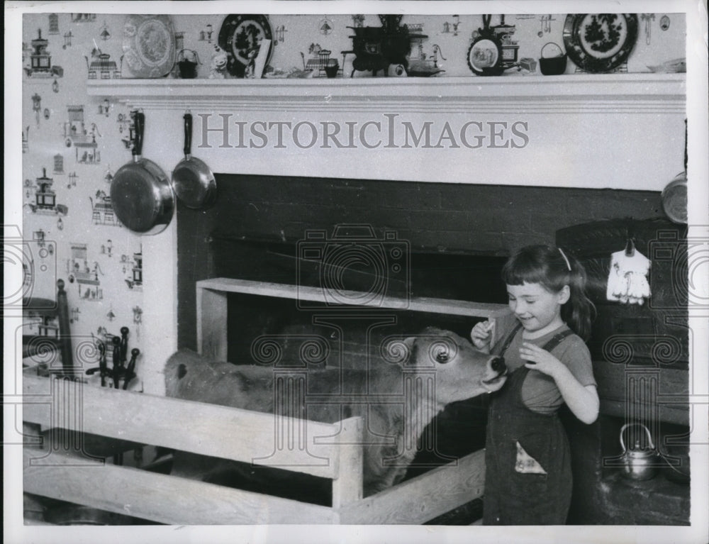 1957 Press Photo Valerie Dickie and Mary Jane the house pet calf at Dickie Farm - Historic Images