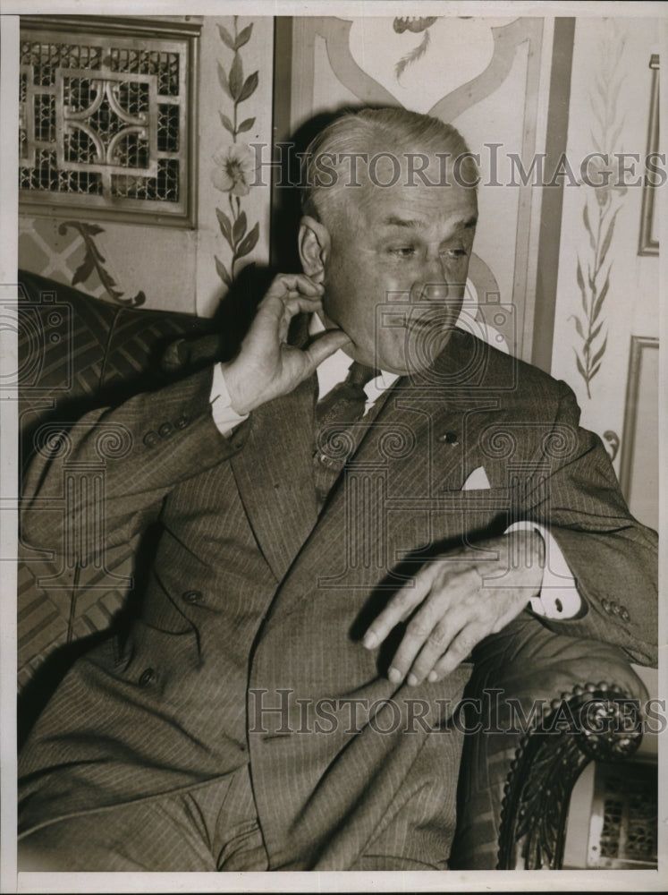 1937 Press Photo Dr Robert Andrews of Pasadena, Califonia - Historic Images